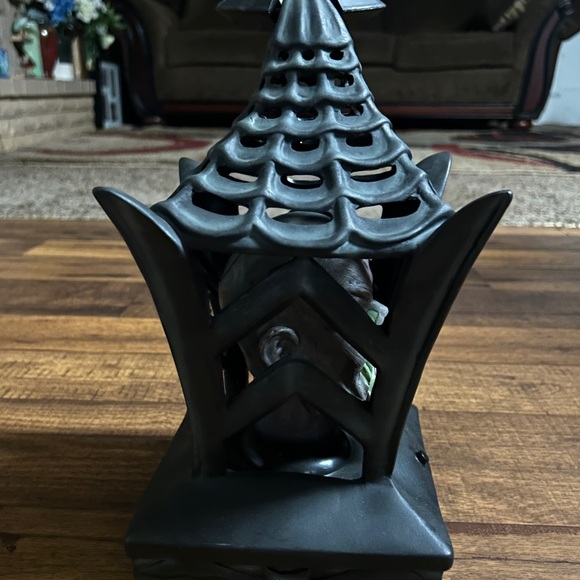 Gemmy • Halloween • Lighted • Laughing  & Talking Head Skull Lantern • Video - Picture 8 of 10